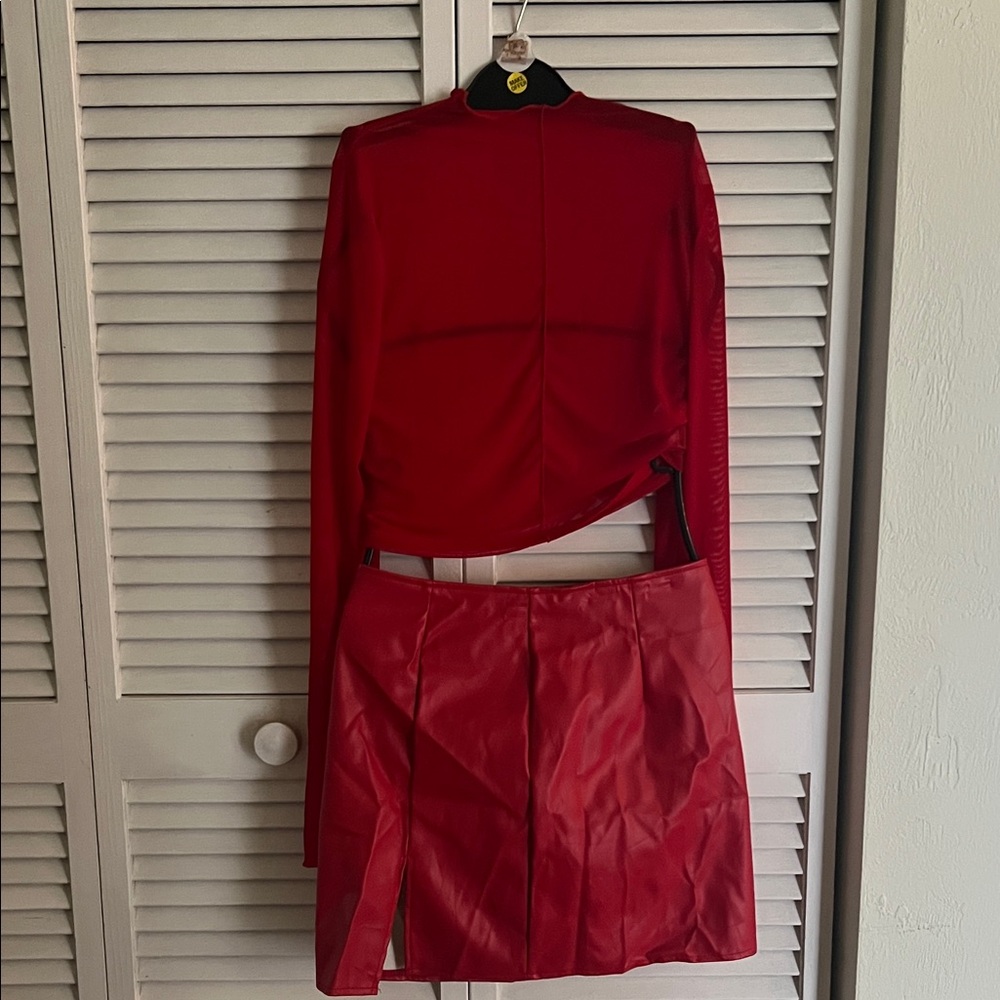 #1077+ Elegant Red Women's Skirt - Picture 1 of 11